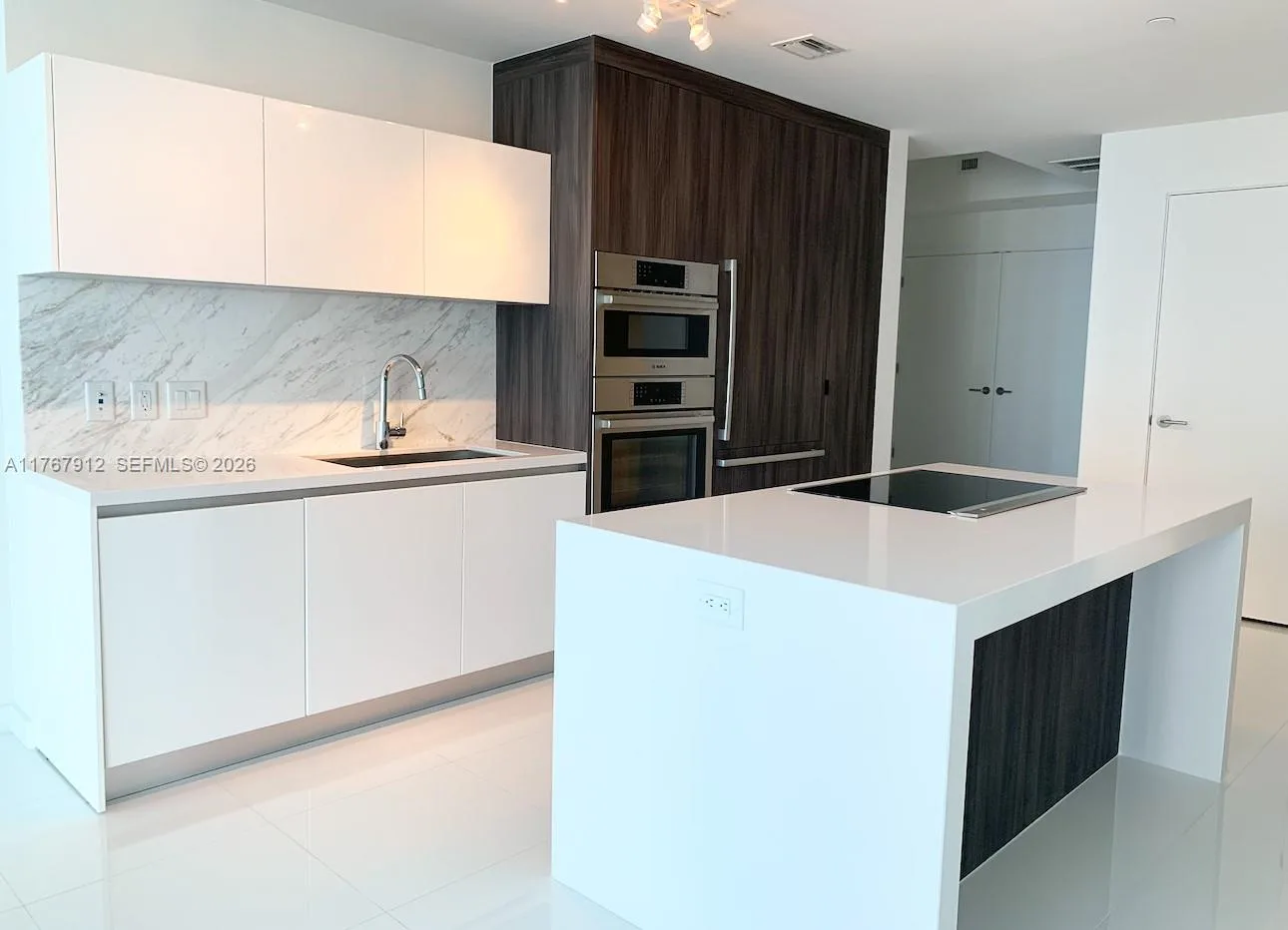 851 NE 1st Ave # 3905, Miami, FL 33132 photo 13