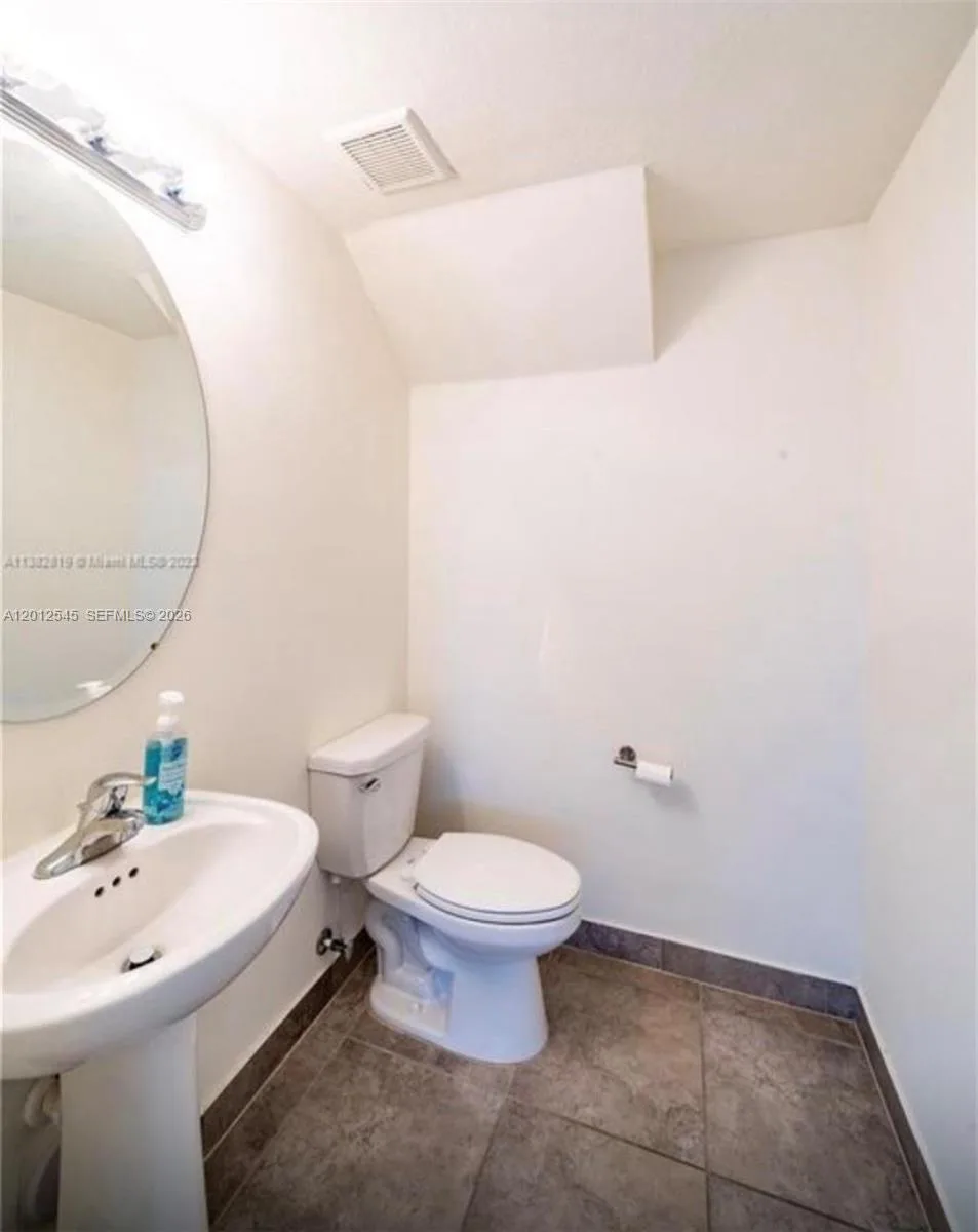 2401 NE 2nd Dr, Homestead, FL 33033 photo 10