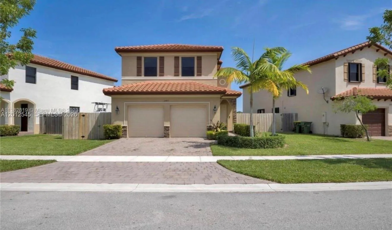 2401 NE 2nd Dr, Homestead, FL 33033 photo 2