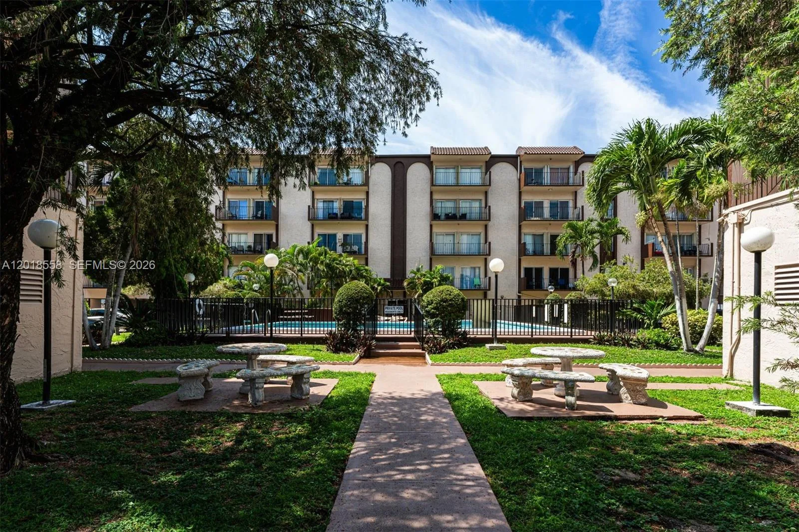 1950 W 54th St # 412, Hialeah, FL 33012