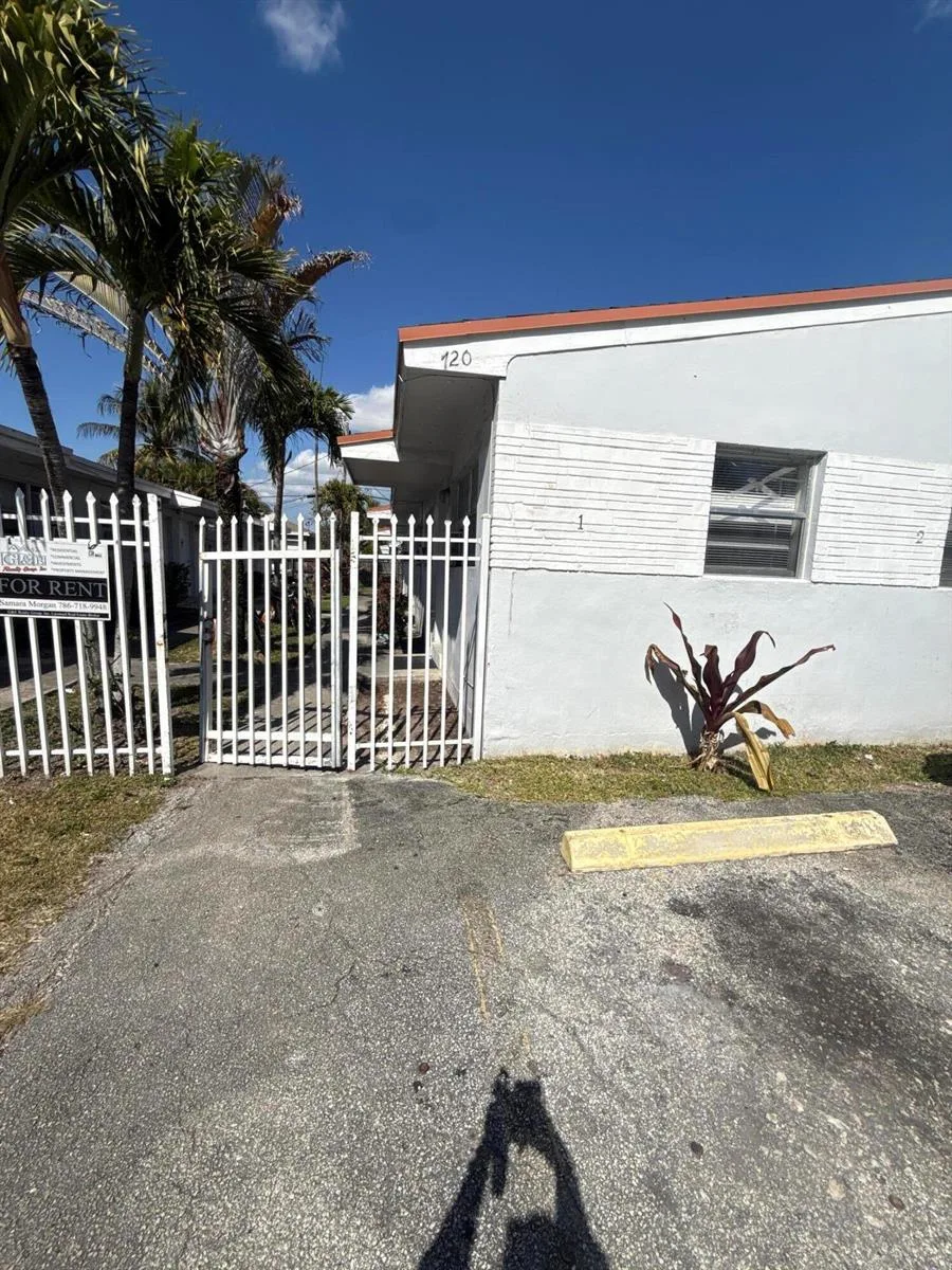 720 SW 7th Street # 4, Dania Beach, FL 33004