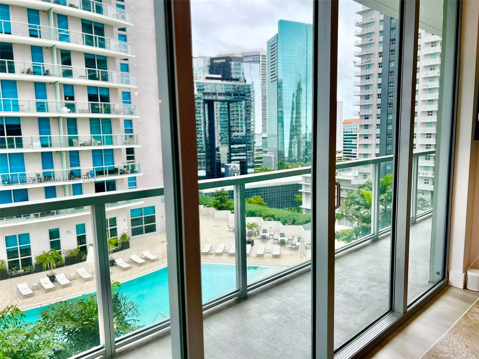 1111 SW 1 # 1620, Miami, FL 33130 photo 7