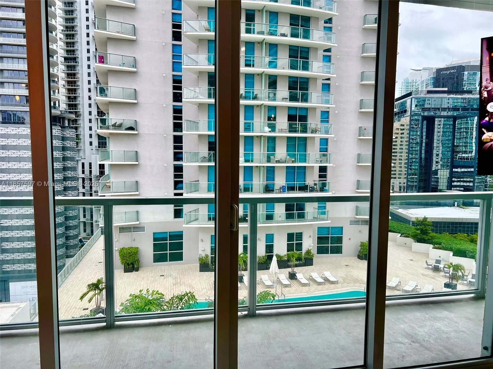 1111 SW 1 # 1620, Miami, FL 33130 photo 8