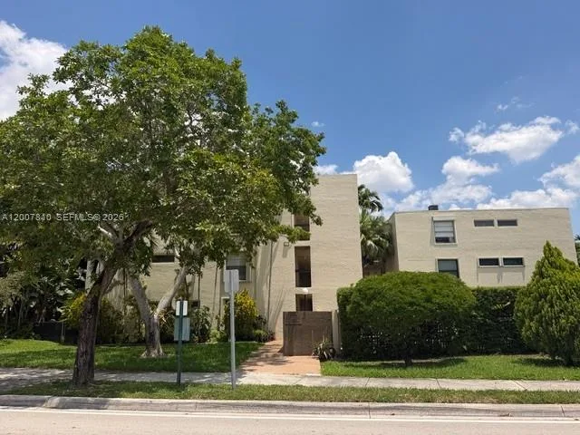 709 Curtiss Pkwy # 20, Miami Springs, FL 33166
