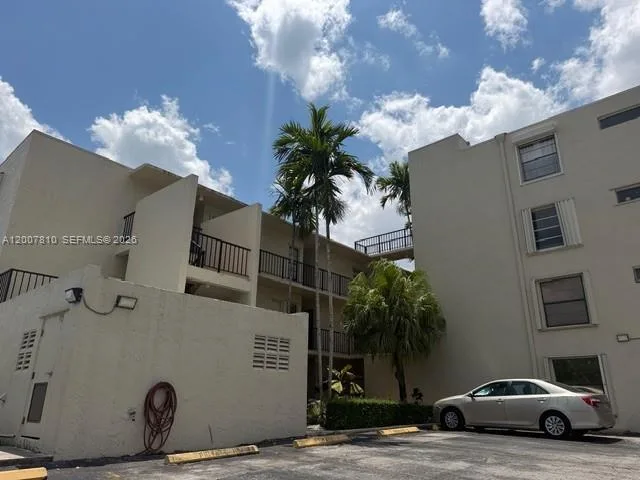 709 Curtiss Pkwy # 20, Miami Springs, FL 33166 photo 2