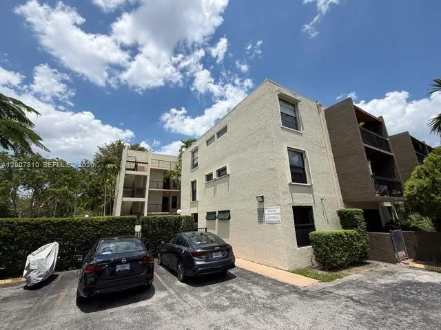 709 Curtiss Pkwy # 20, Miami Springs, FL 33166 photo 3