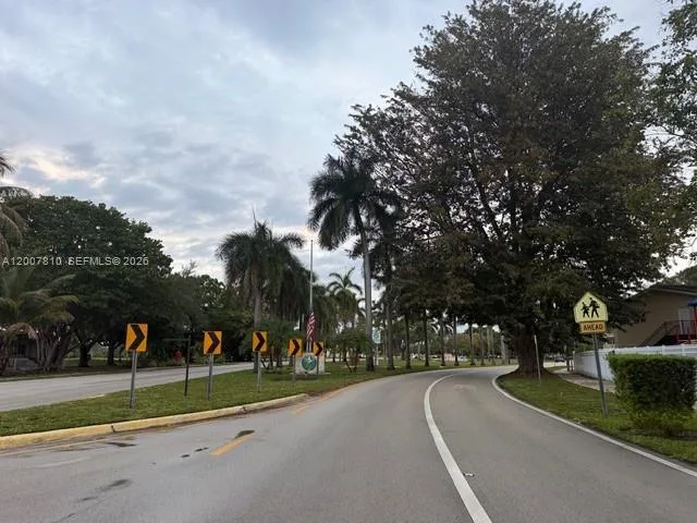 709 Curtiss Pkwy # 20, Miami Springs, FL 33166 photo 4