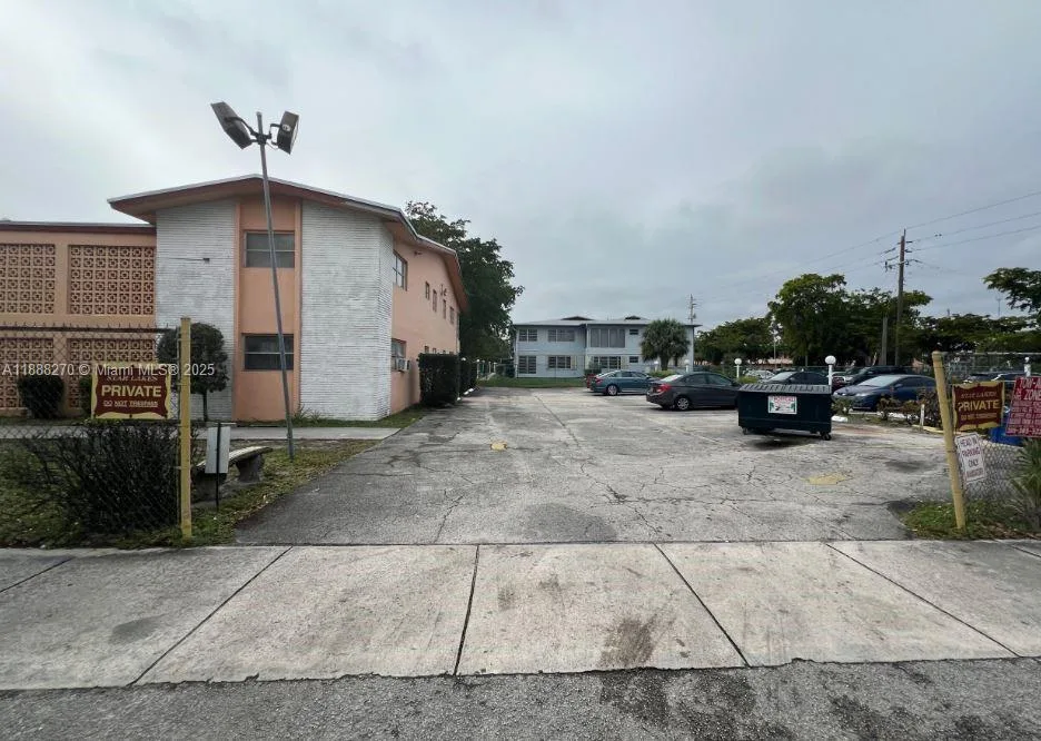 19080 NE 3rd Ct # 312, Miami, FL 33179 photo 3