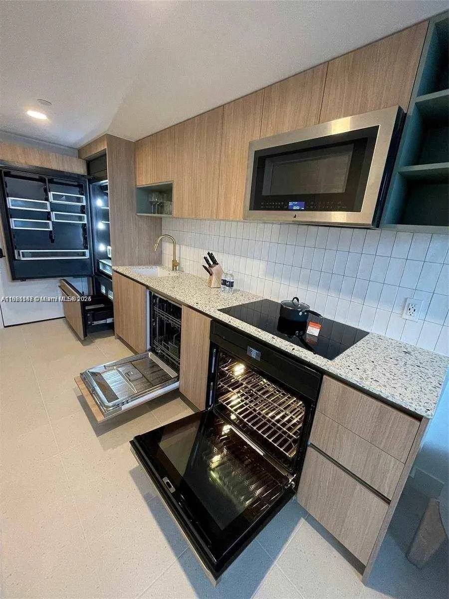 159 NE 6th St # 4114, Miami, FL 33132 photo 3