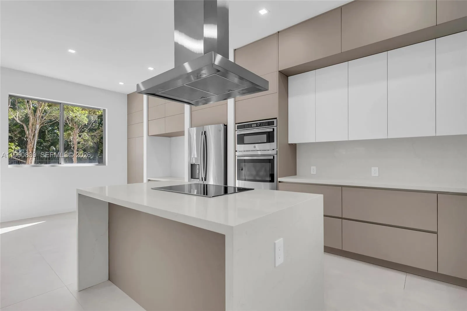 3204 Plaza St, Miami, FL 33133