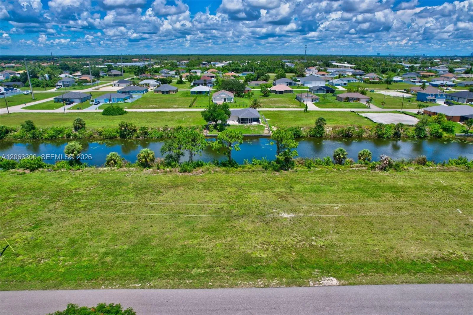 2625 NE 5th PL, Cape Coral, FL 33909 photo 2