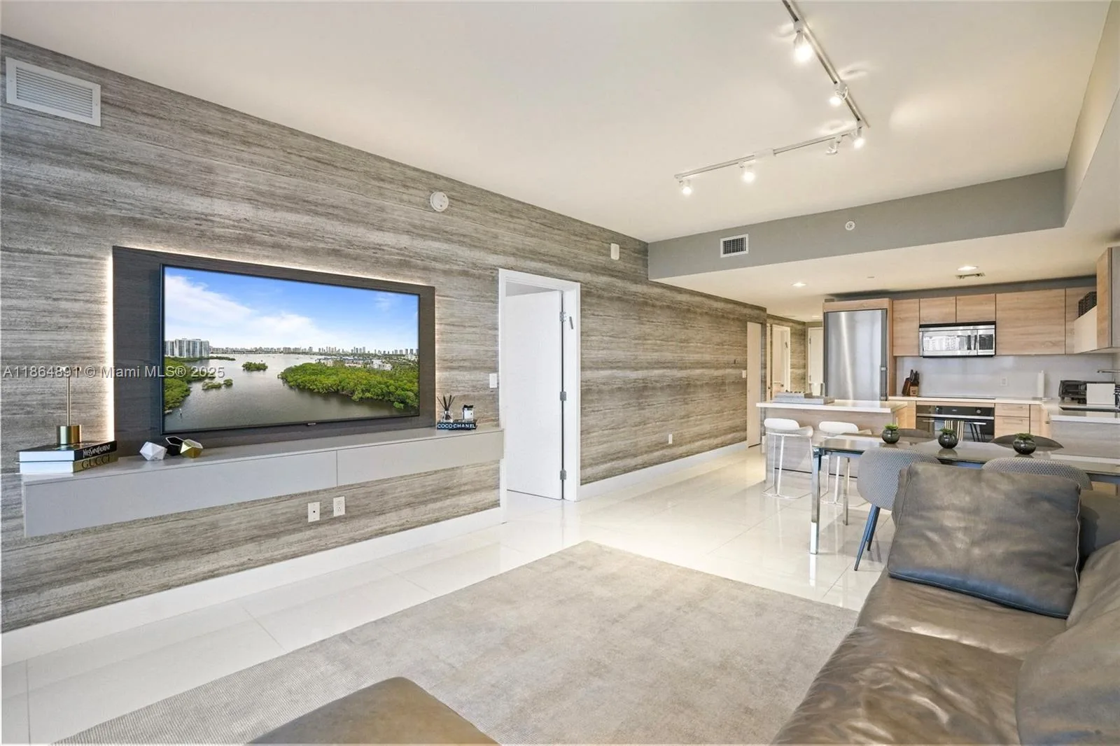 16385 Biscayne # 1618+ 2 Parking, North Miami Beach, FL 33160