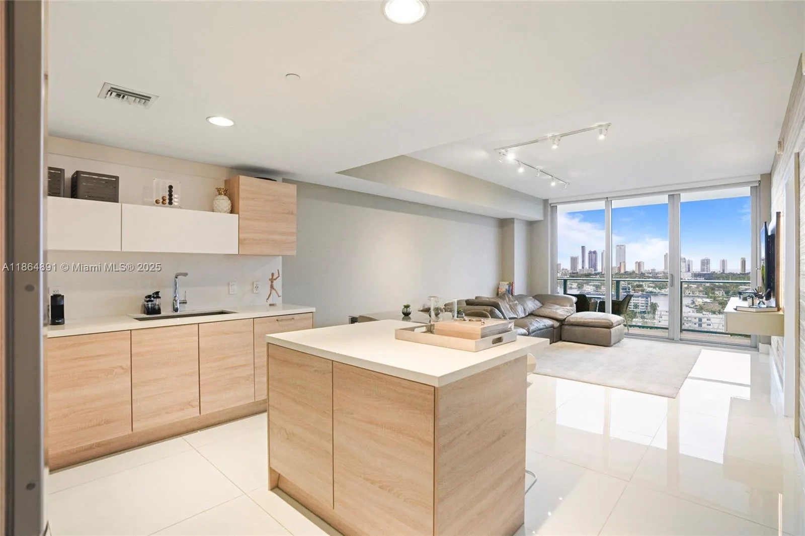 16385 Biscayne # 1618+ 2 Parking, North Miami Beach, FL 33160 photo 5