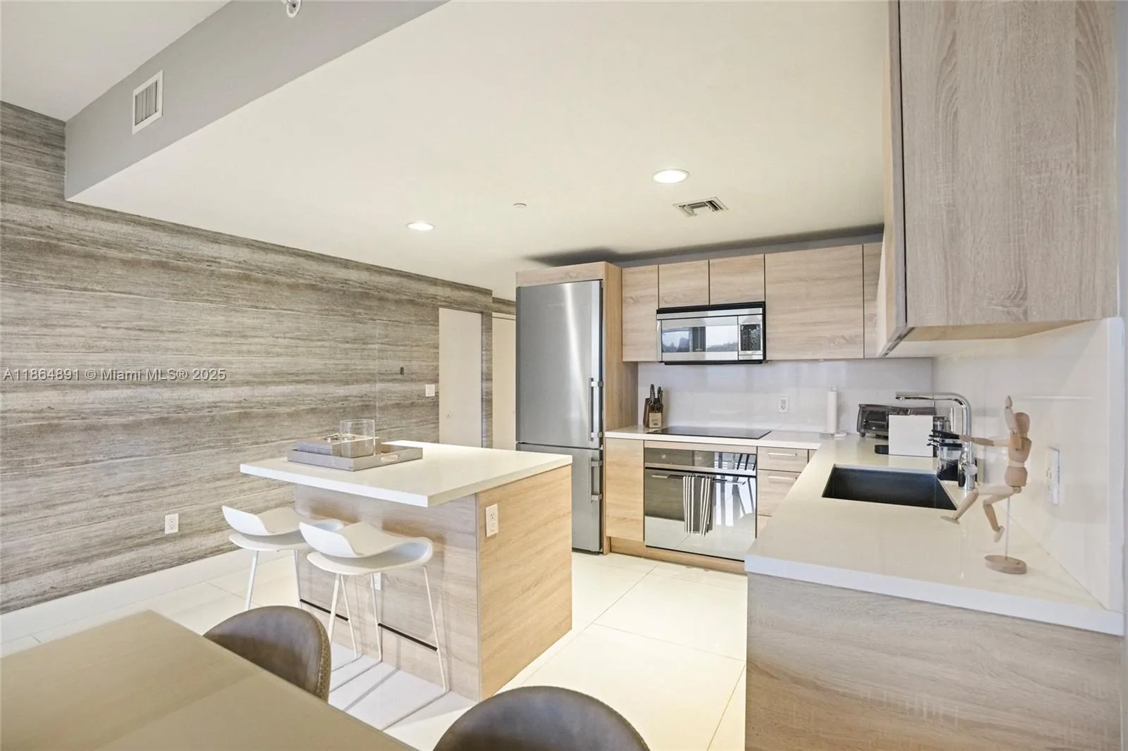 16385 Biscayne # 1618+ 2 Parking, North Miami Beach, FL 33160 photo 7