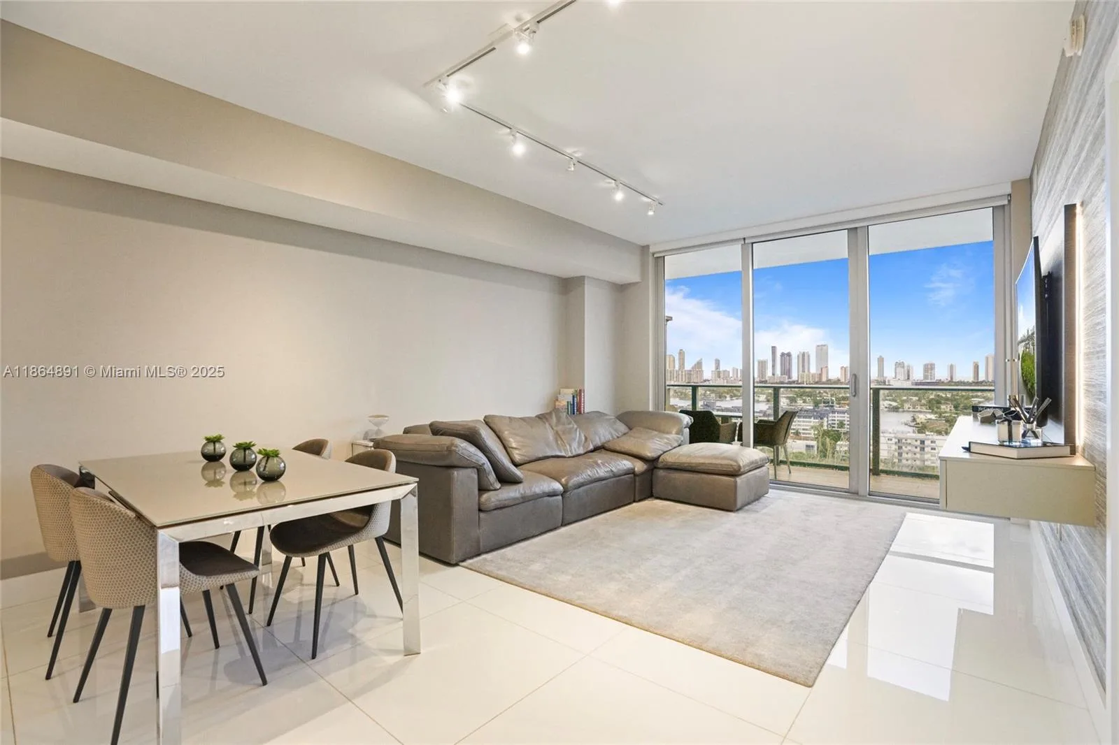 16385 Biscayne # 1618+ 2 Parking, North Miami Beach, FL 33160 photo 9