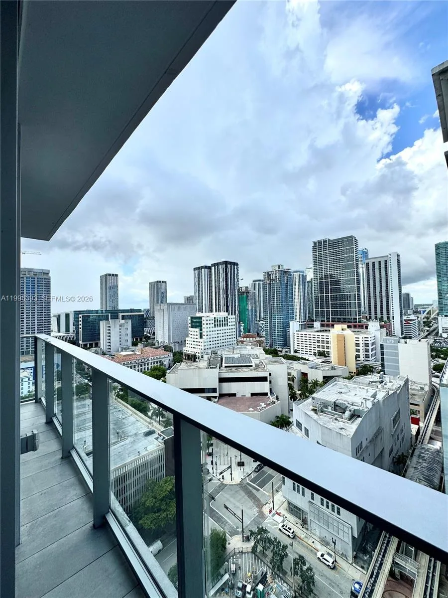 227 NE 2nd St # 2306, Miami, FL 33132 photo 10