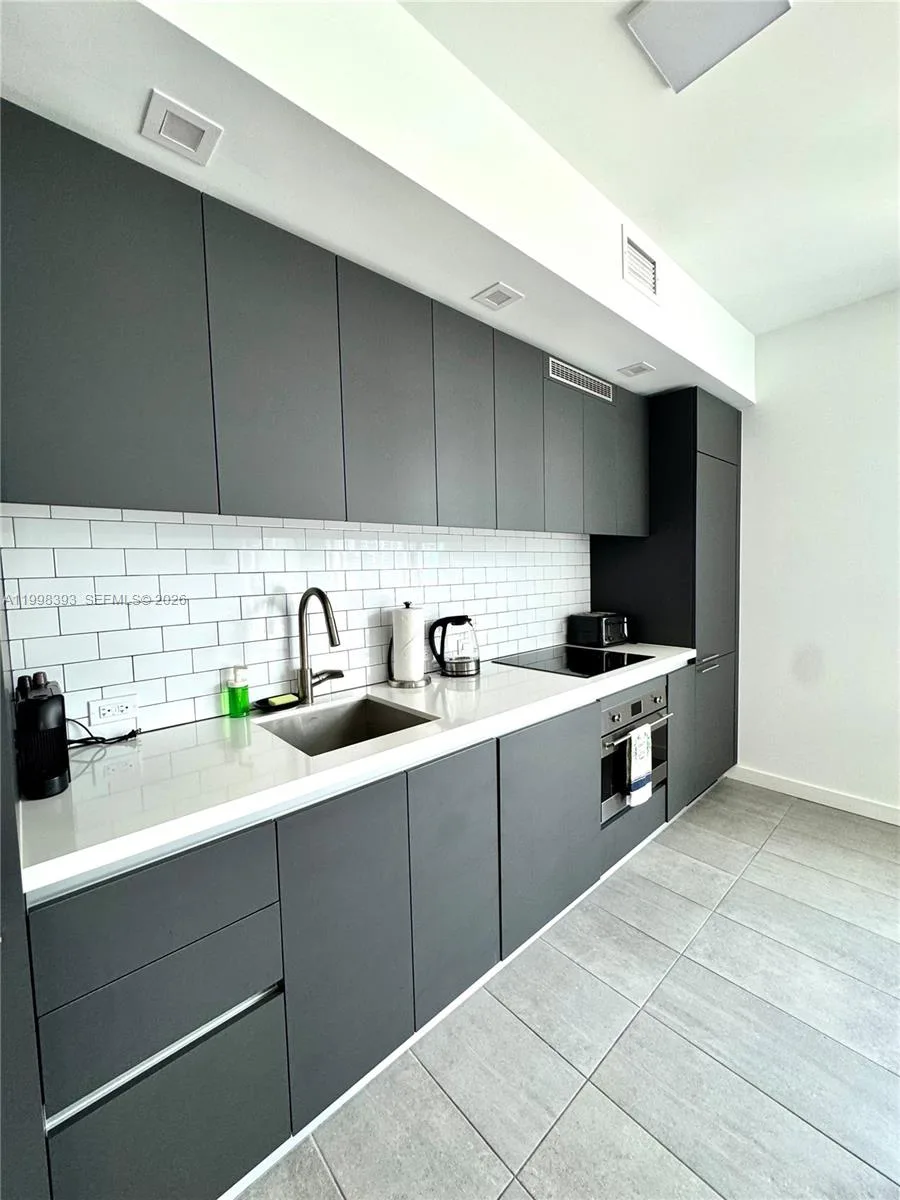 227 NE 2nd St # 2306, Miami, FL 33132 photo 3