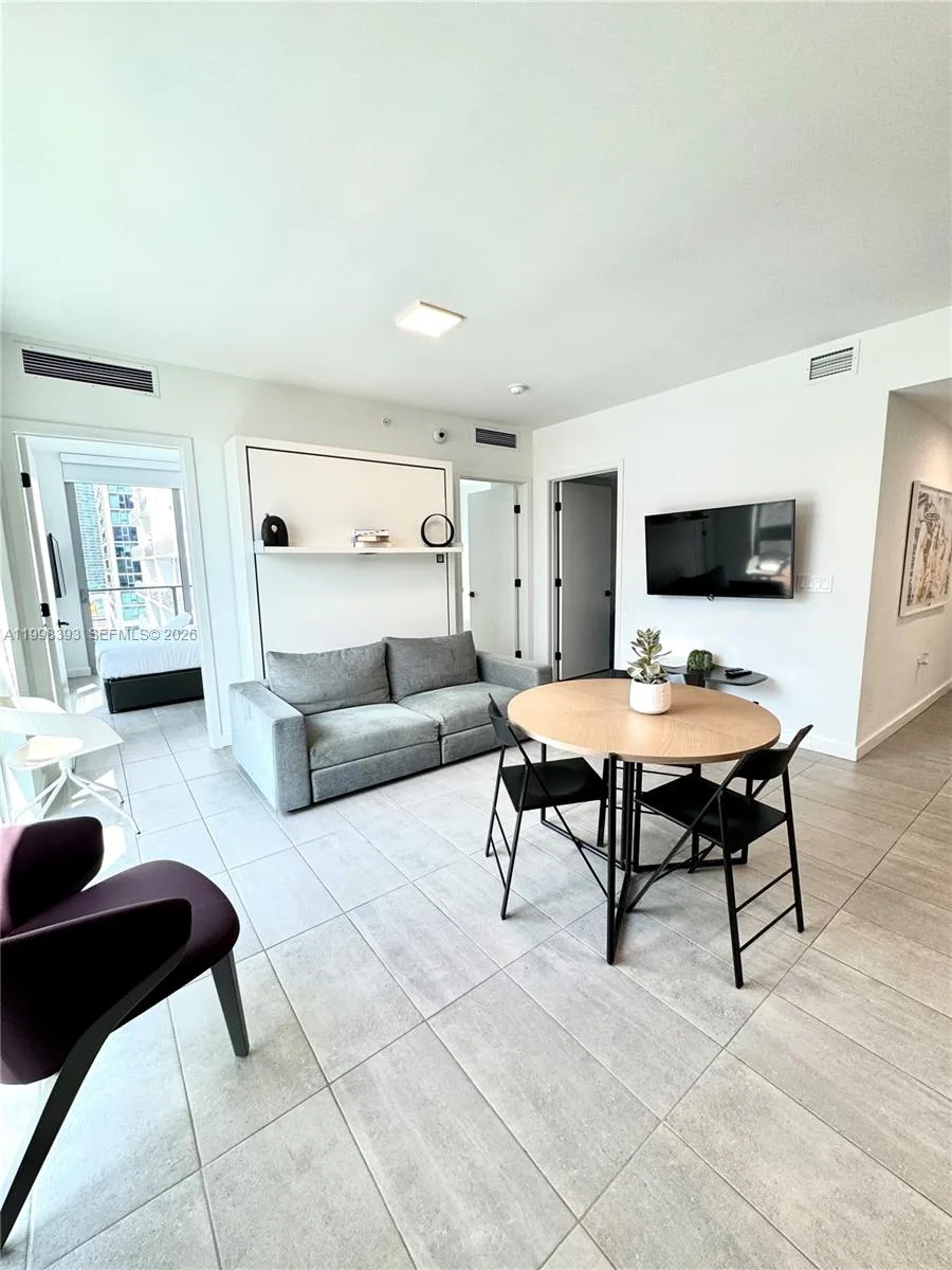 227 NE 2nd St # 2306, Miami, FL 33132 photo 5