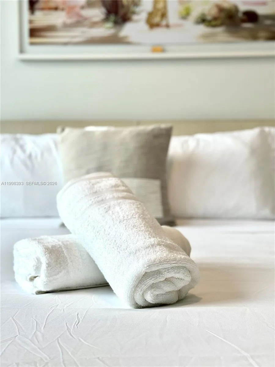 227 NE 2nd St # 2306, Miami, FL 33132 photo 8