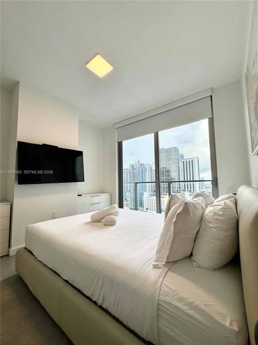 227 NE 2nd St # 2306, Miami, FL 33132 photo 9