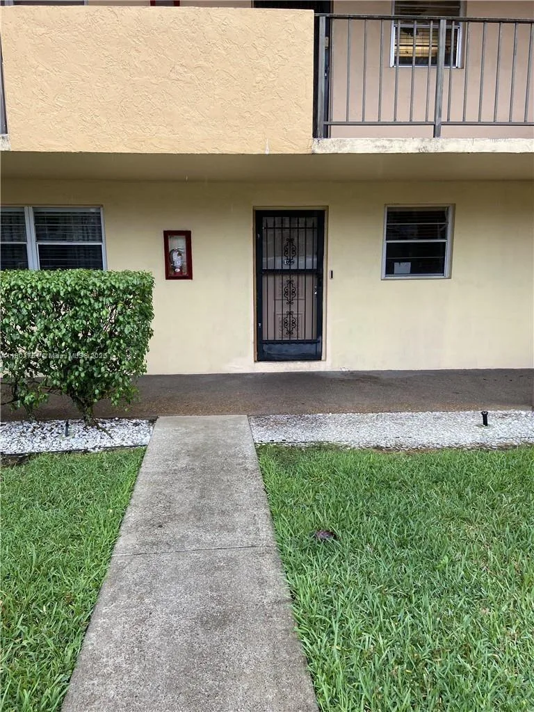 3955 N Nob Hill Rd # 101, Sunrise, FL 33351