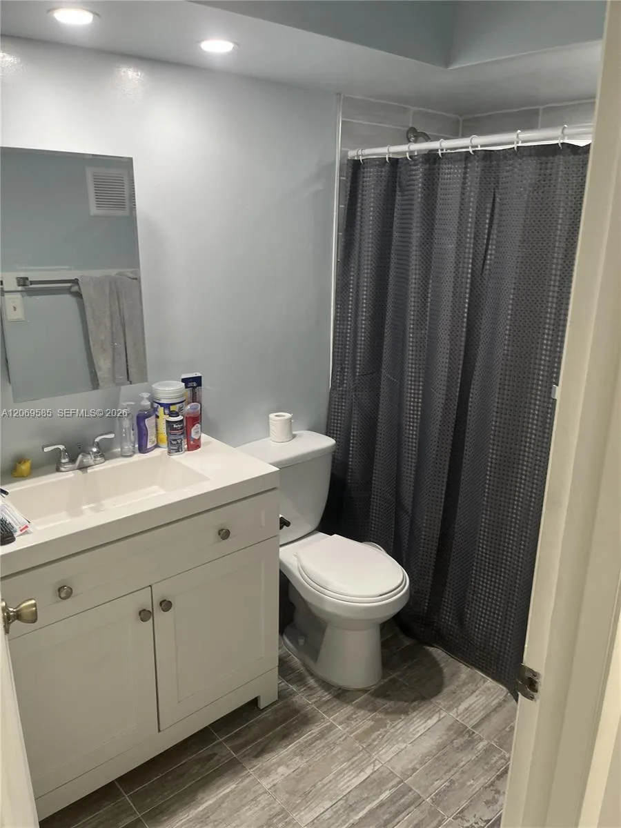 819 NE 199th St # 6-101, Miami, FL 33179 photo 9