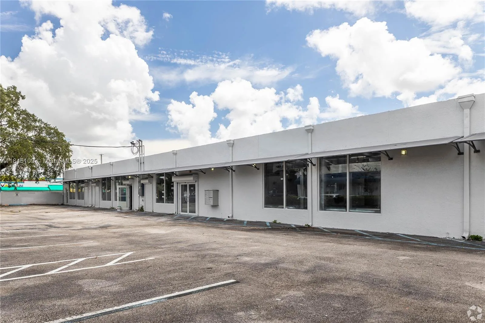 2090 NW 21st St, Miami, FL 33142 photo 3