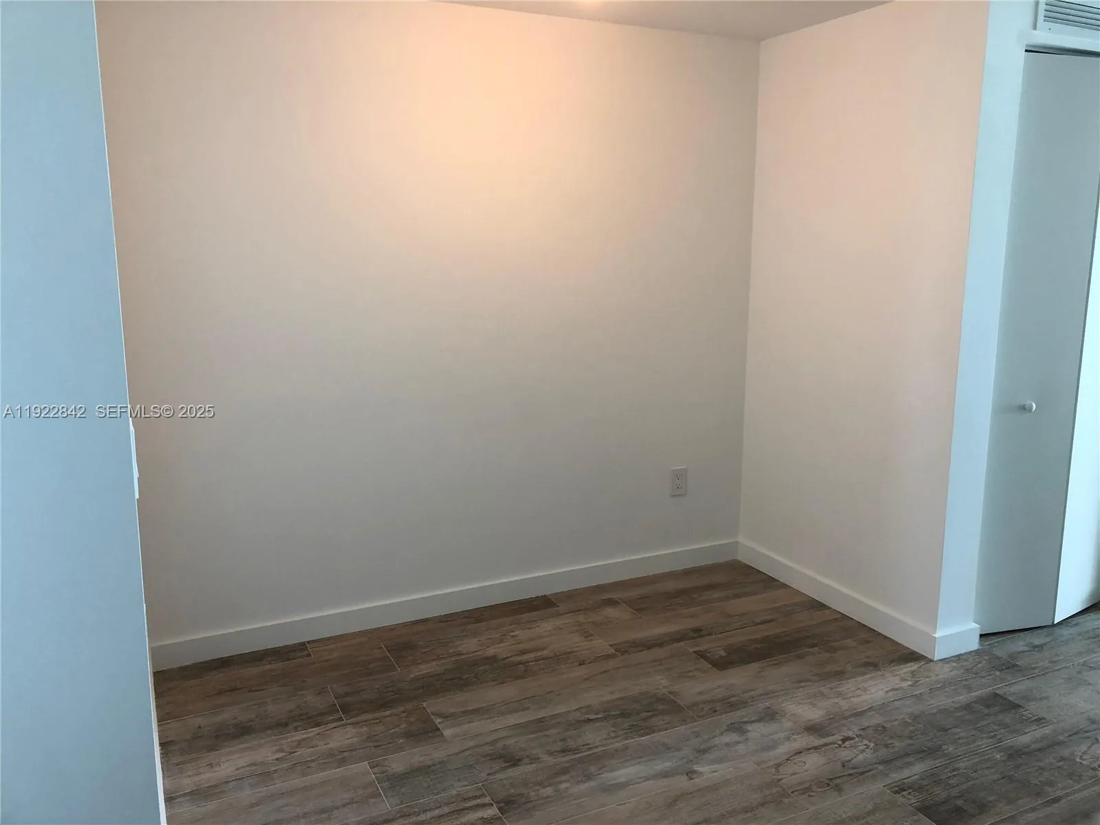 650 NE 32nd St # 2006, Miami, FL 33137 photo 11