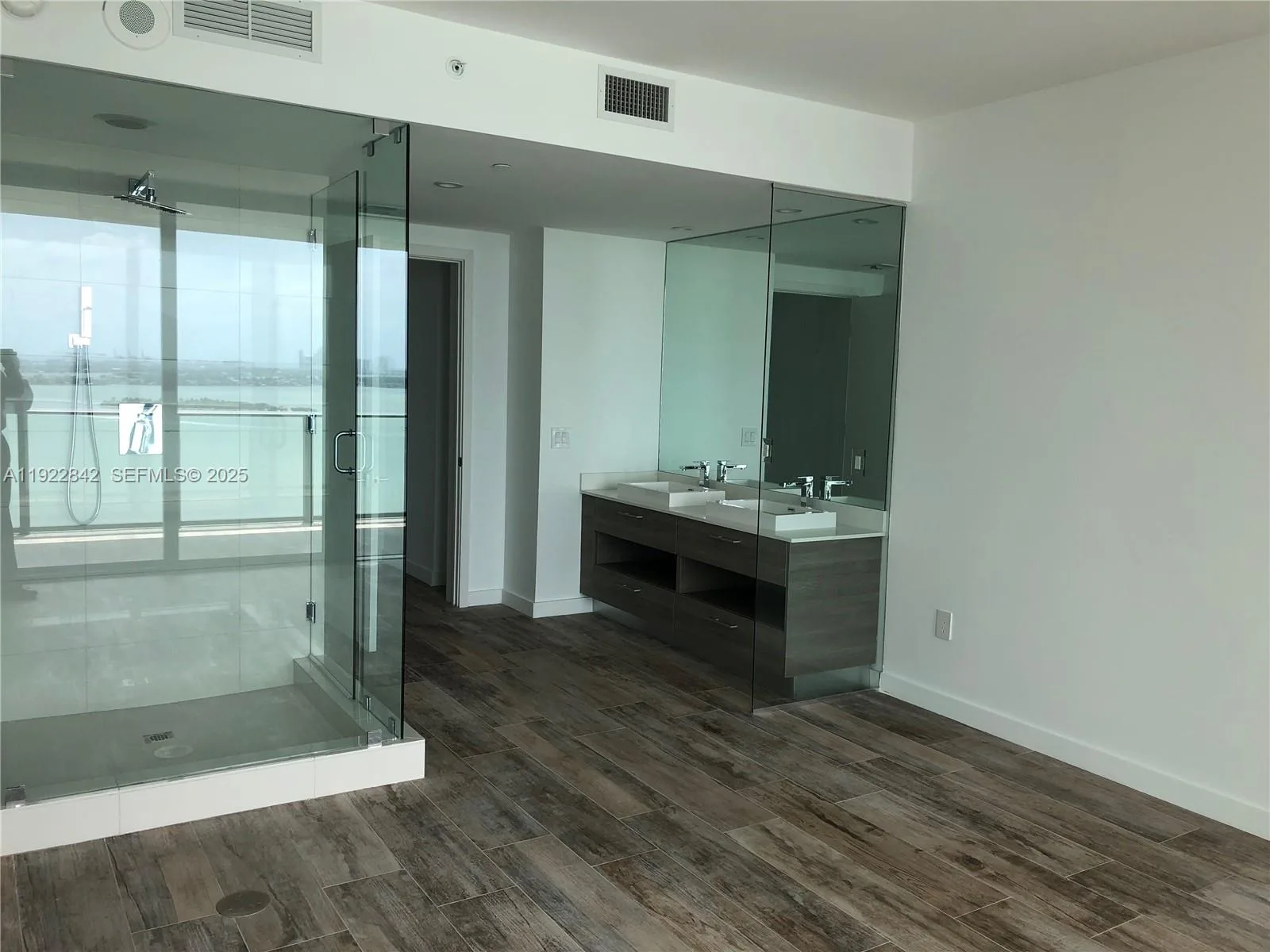 650 NE 32nd St # 2006, Miami, FL 33137 photo 5