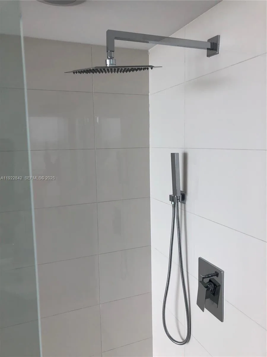 650 NE 32nd St # 2006, Miami, FL 33137 photo 7