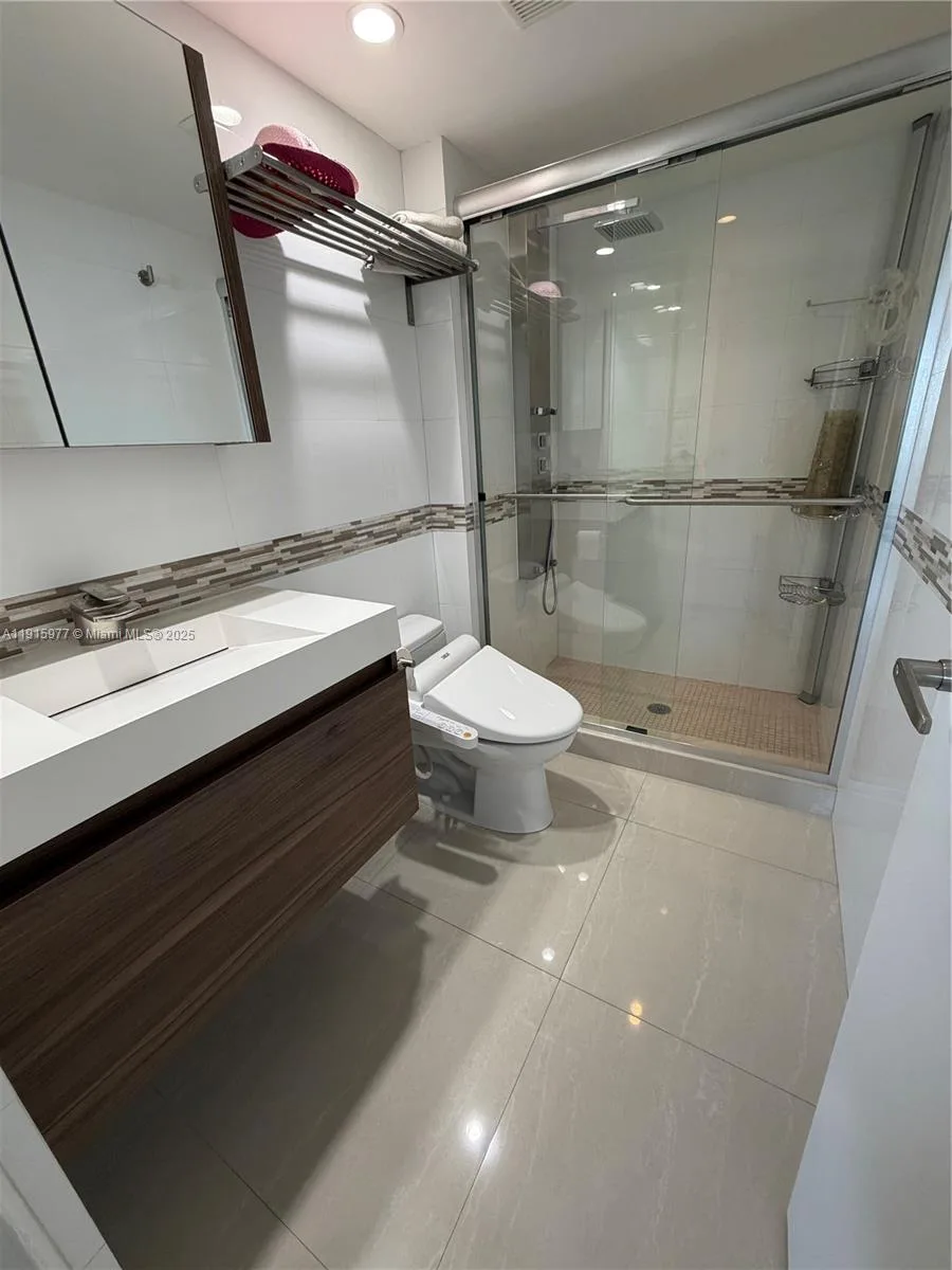 100 Bayview Dr # 2108, Sunny Isles Beach, FL 33160 photo 4