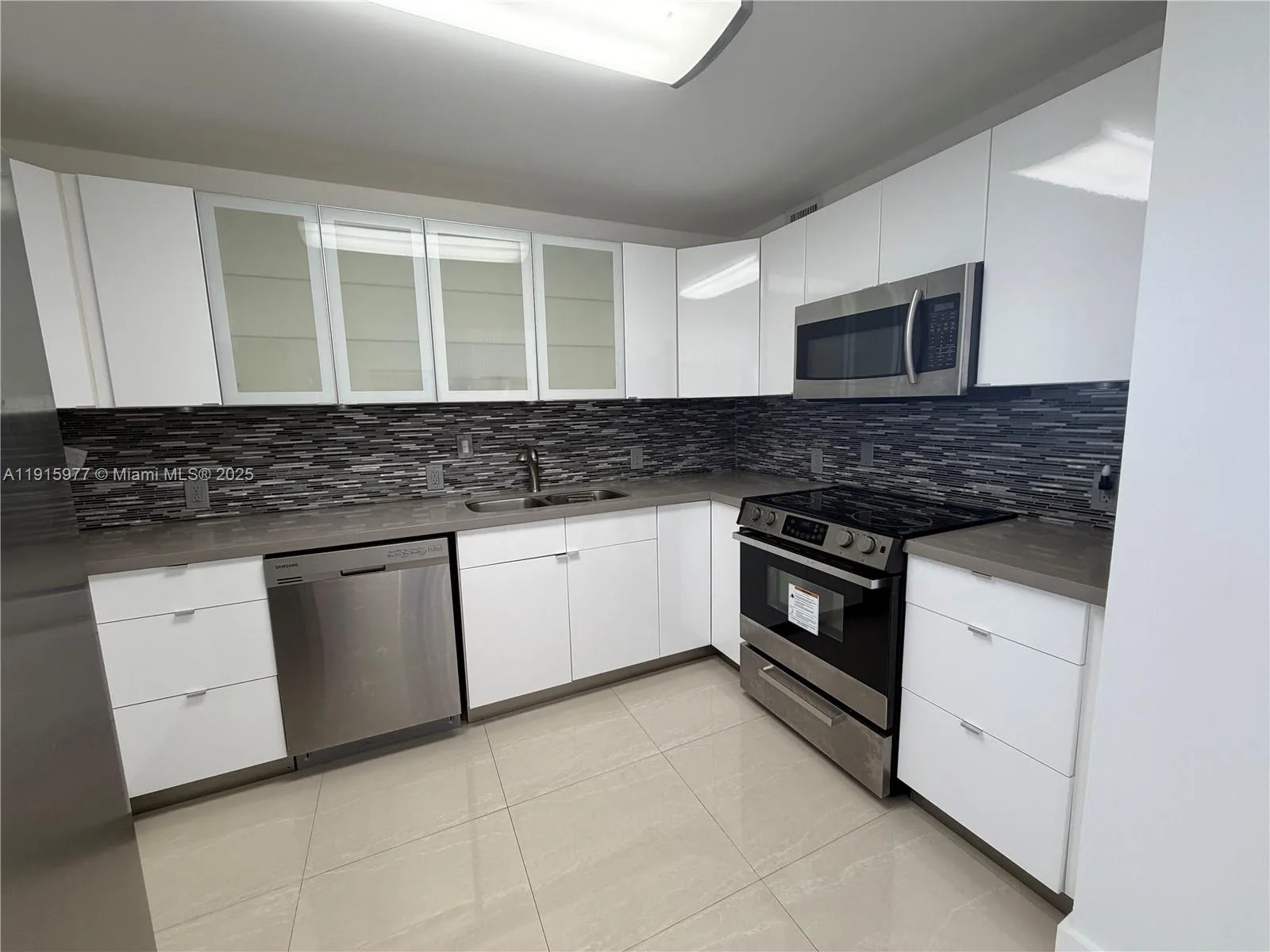 100 Bayview Dr # 2108, Sunny Isles Beach, FL 33160 photo 8