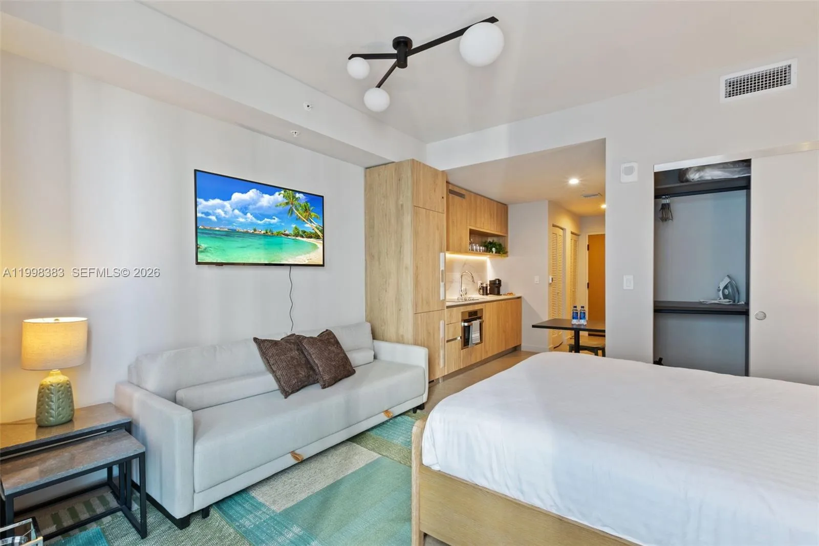 11 NE 6 # 2108, Miami, FL 33132