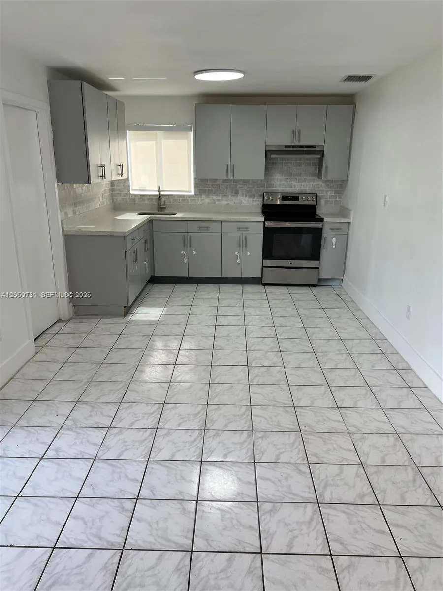 13735 NW 23rd Ave, Opa-Locka, FL 33054 photo 8