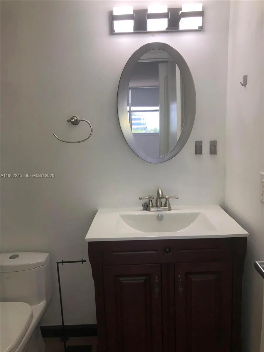 1420 Brickell Bay Dr # 1506D, Miami, FL 33131 photo 11