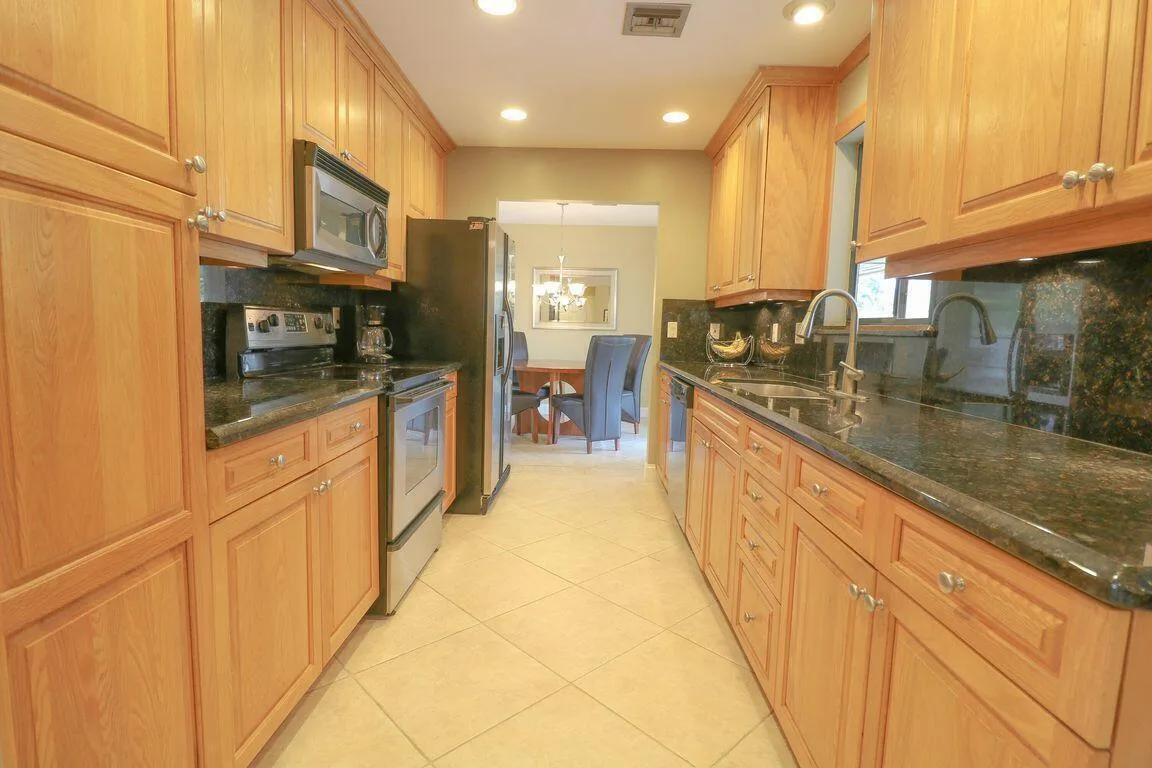 73 Pine Hill Trail W, Jupiter, FL 33469 photo 13