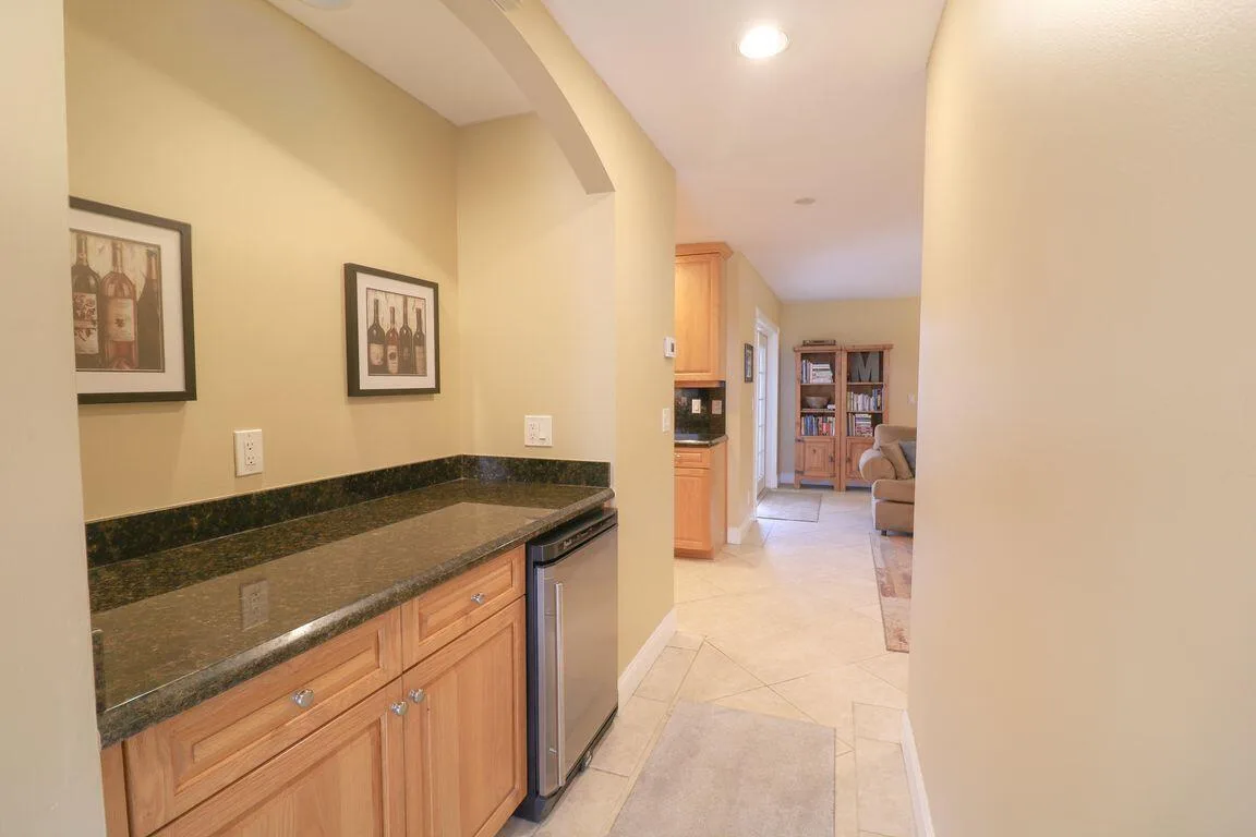 73 Pine Hill Trail W, Jupiter, FL 33469 photo 5