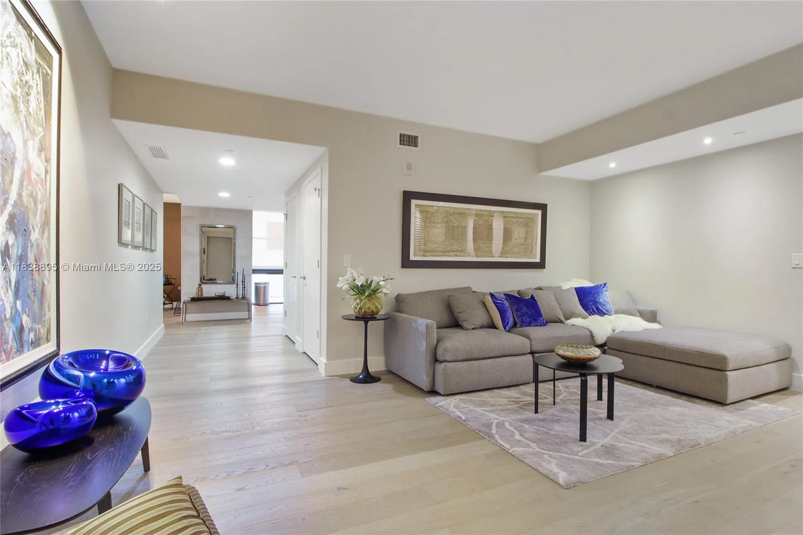 1010 Brickell Ave # 3105, Miami, FL 33131 photo 2