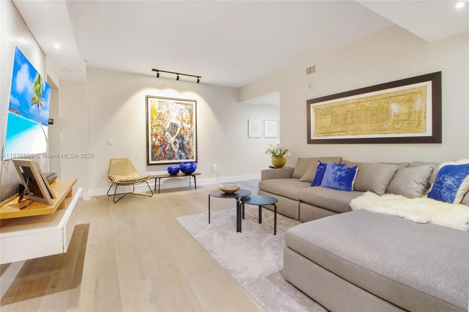 1010 Brickell Ave # 3105, Miami, FL 33131 photo 4