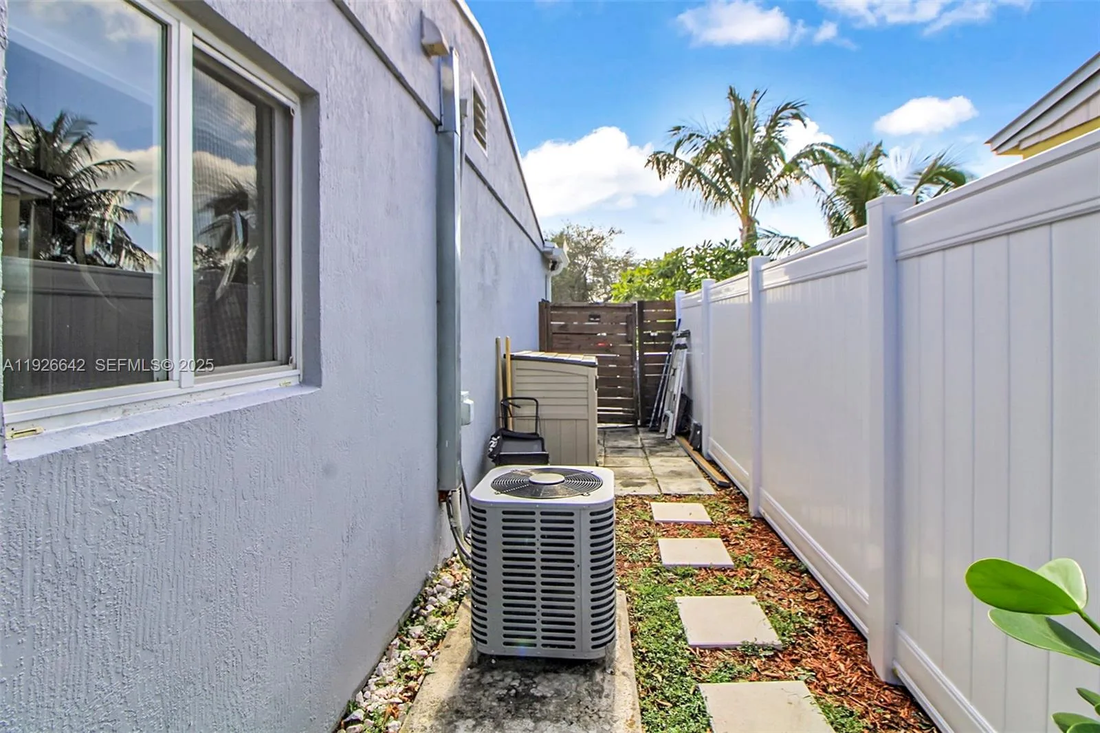 201 NW 51st Ct, Oakland Park, FL 33309 photo 4