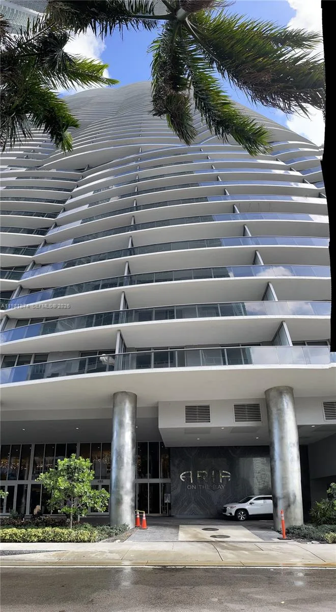 488 NE 18th St # 1000, Miami, FL 33132 photo 4
