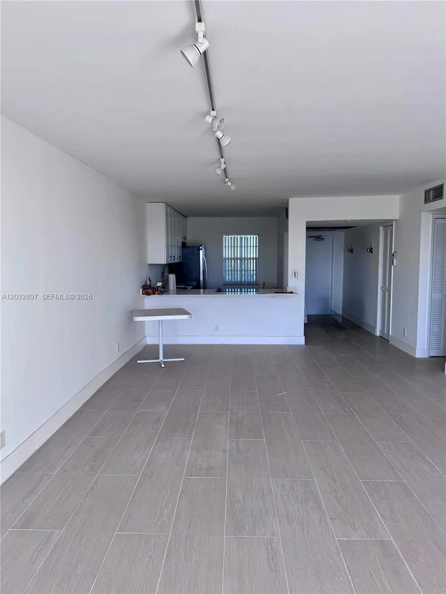 575 Oaks Ln # 1008, Pompano Beach, FL 33069 photo 3