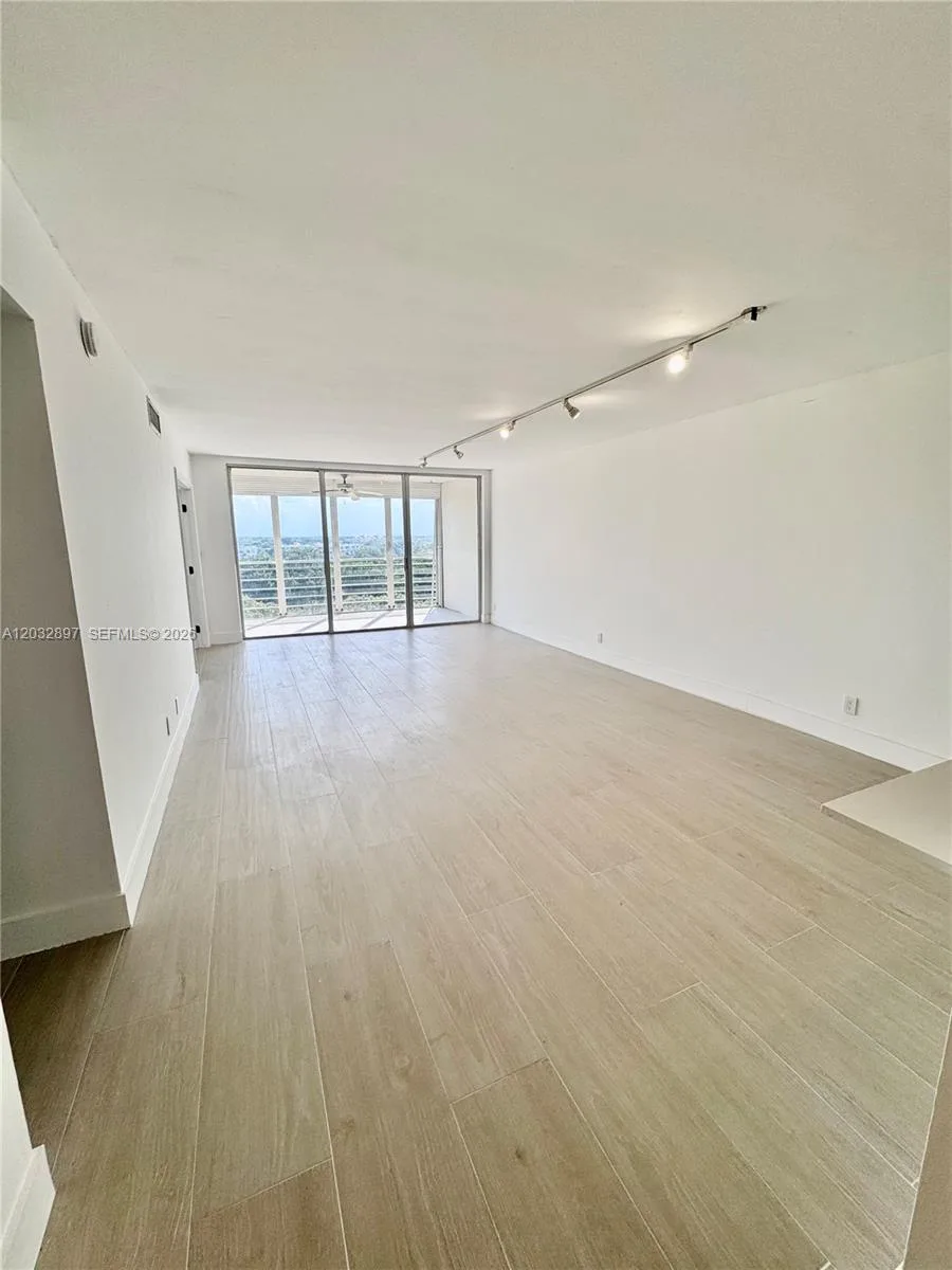 575 Oaks Ln # 1008, Pompano Beach, FL 33069 photo 4