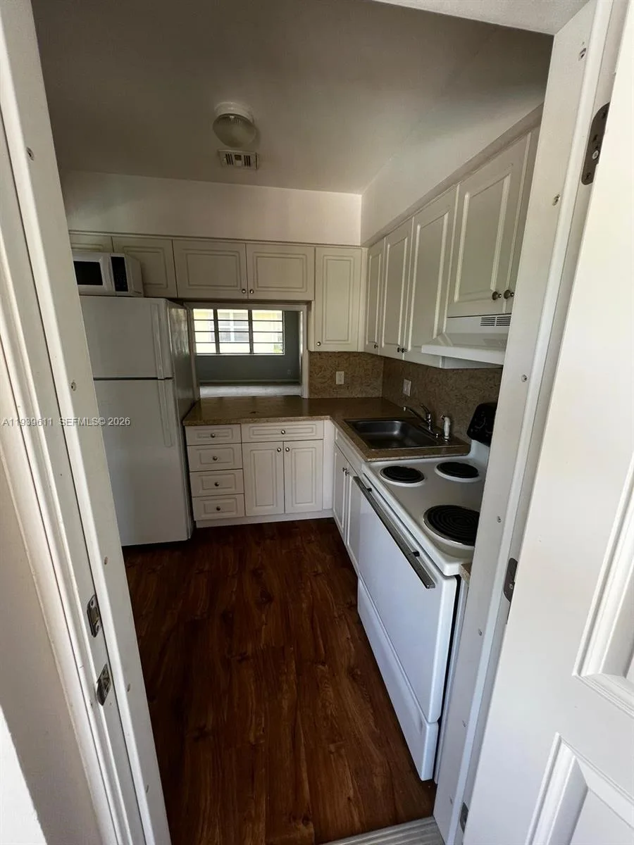 2701 NE 1st St # 203, Pompano Beach, FL 33062 photo 3