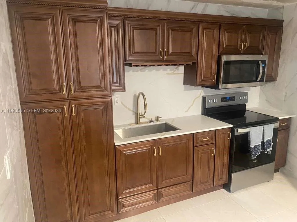 712 57th St, West Palm Beach, FL 33407 photo 2