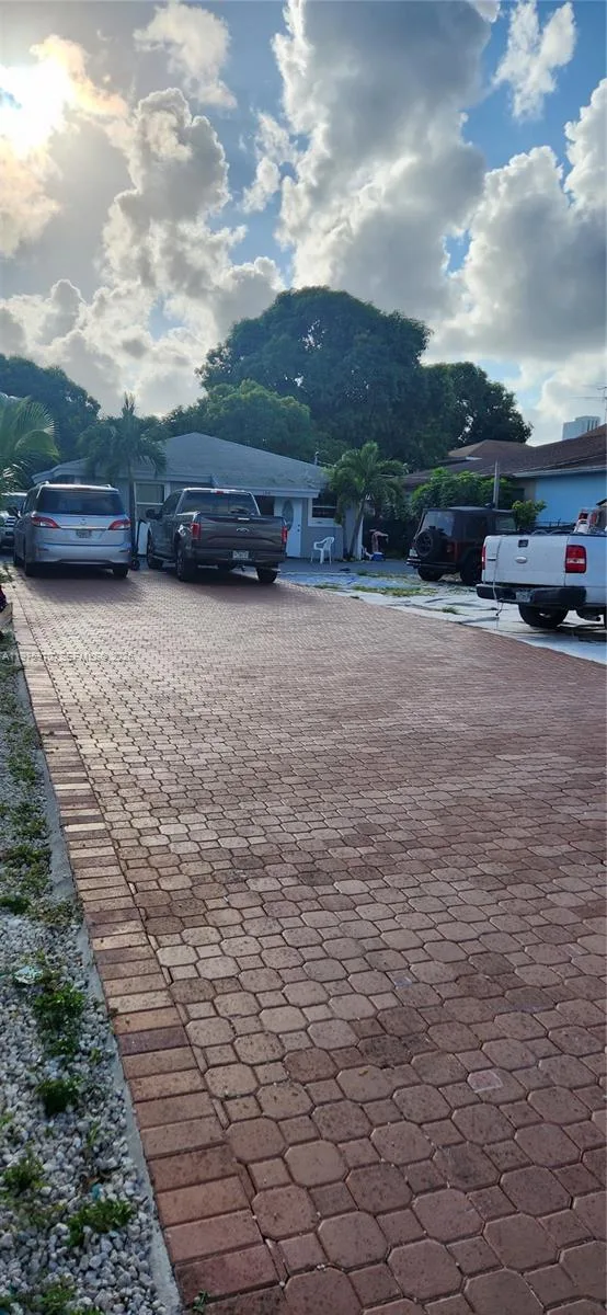 150 NW 17th Ct, Miami, FL 33125 photo 11