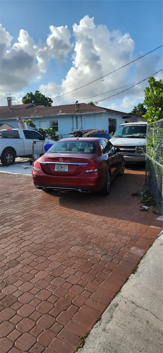 150 NW 17th Ct, Miami, FL 33125 photo 12