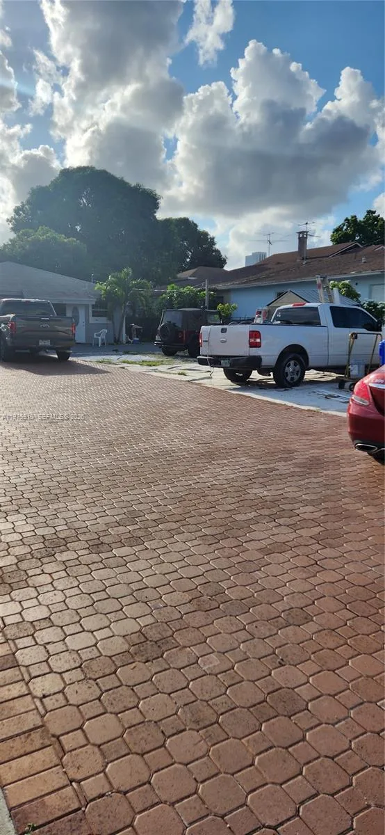 150 NW 17th Ct, Miami, FL 33125 photo 13