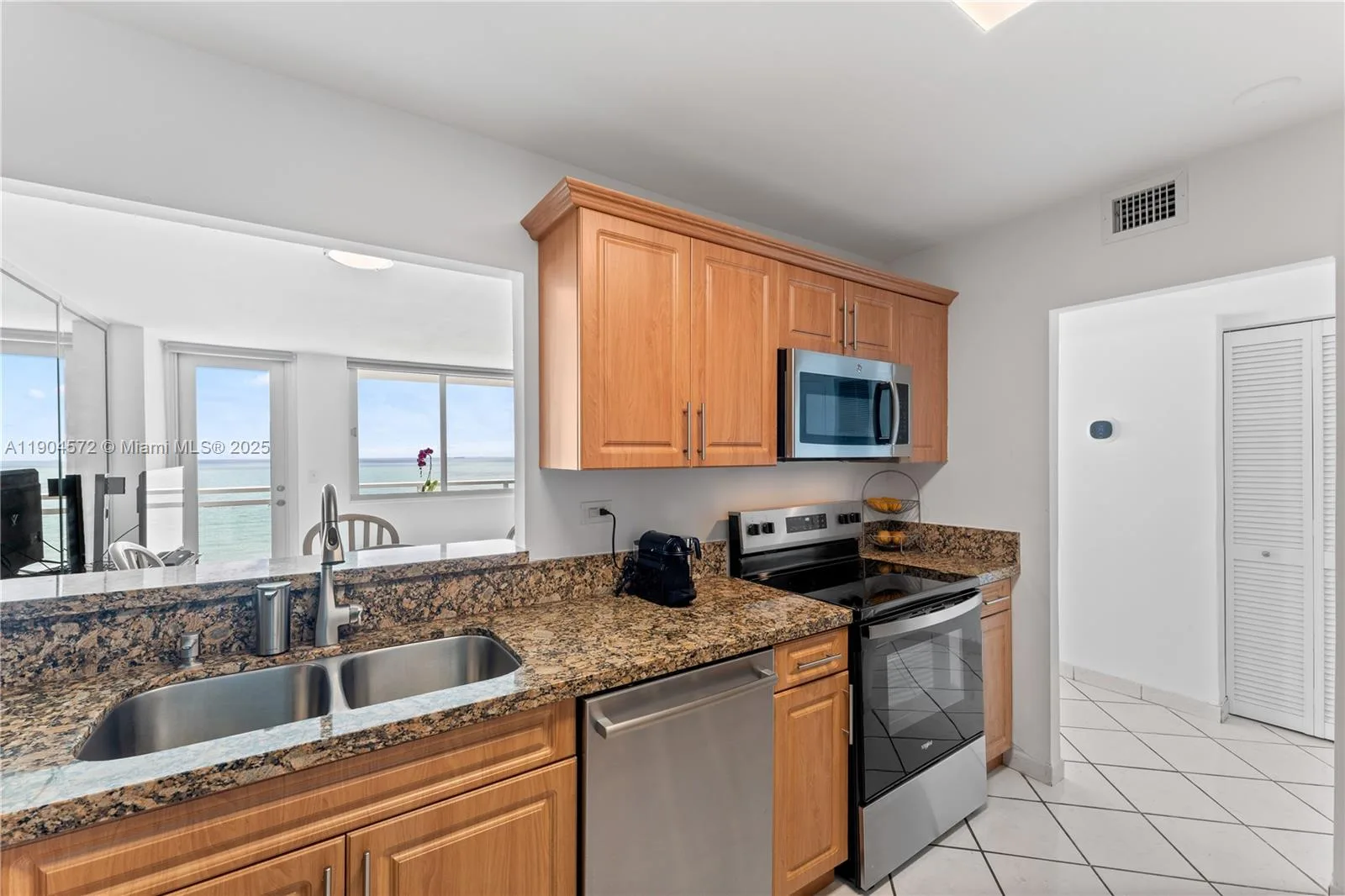 7135 Collins Ave # 1704, Miami Beach, FL 33141 photo 7
