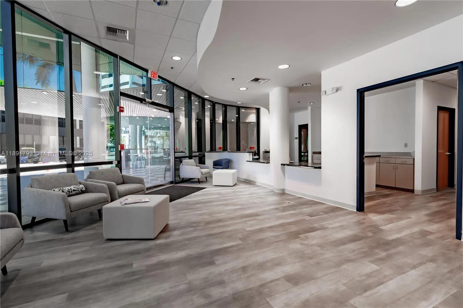 410 W 41st St # 103, Miami Beach, FL 33140 photo 2
